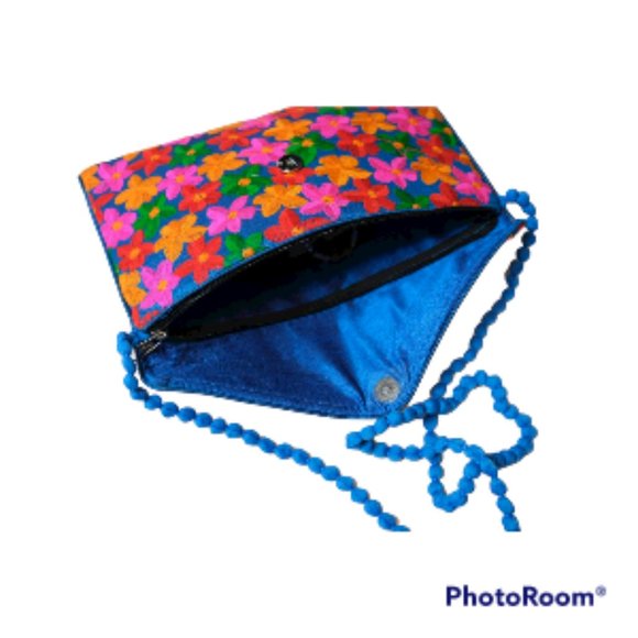 NWT Embroidered Envelope Clutch - Picture 7 of 12